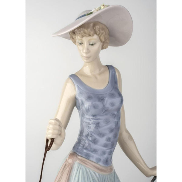 Load image into Gallery viewer, Lladro Elegant Promenade Woman Figurine