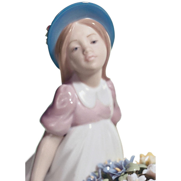Load image into Gallery viewer, Lladro Love's Tender Tokens Girl Figurine