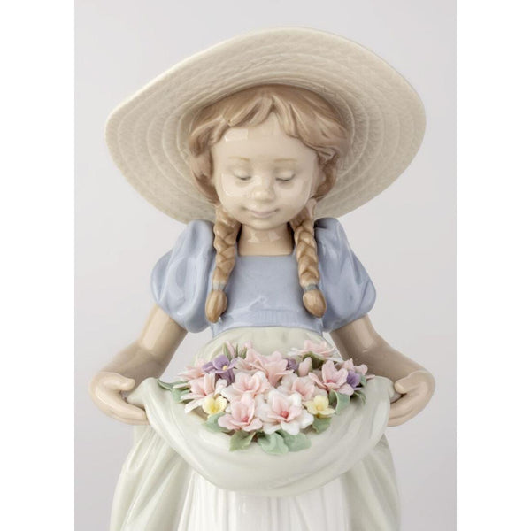 Load image into Gallery viewer, Lladro Bountiful Blossoms Girl Figurine