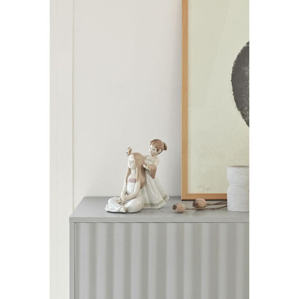Load image into Gallery viewer, Lladro Combing Your Hair Sculpture
