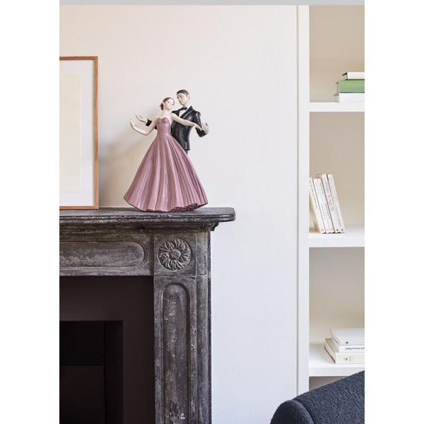 Load image into Gallery viewer, Lladro Anniversary Waltz Sculpture