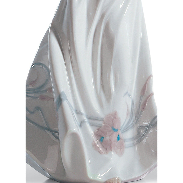 Load image into Gallery viewer, Lladro Butterfly Treasures Woman Figurine