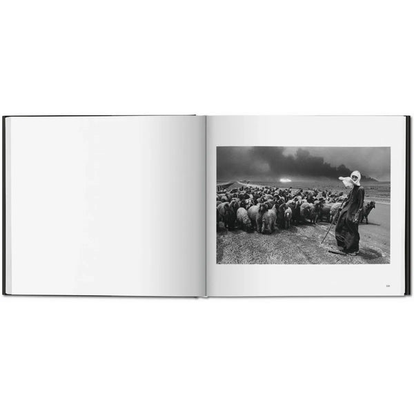 Load image into Gallery viewer, Sebastião Salgado. Kuwait. A Desert on Fire - Taschen Books