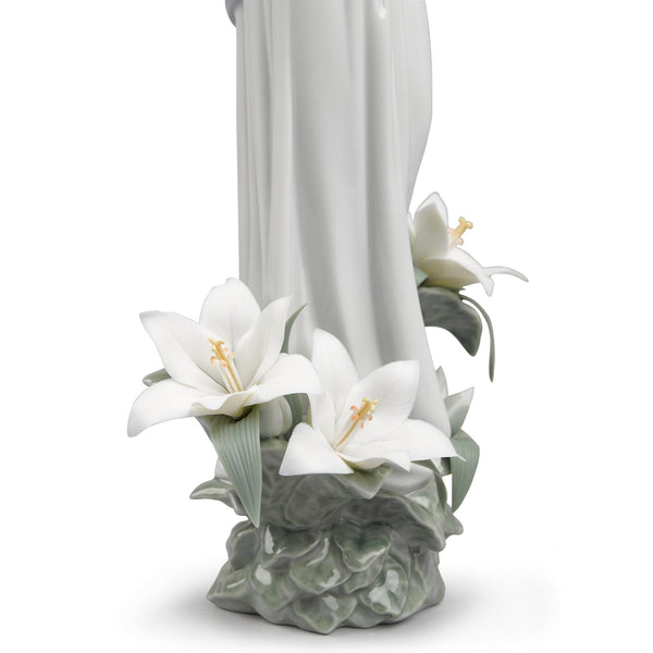Load image into Gallery viewer, Lladro Madonna of The Flowers Figurine