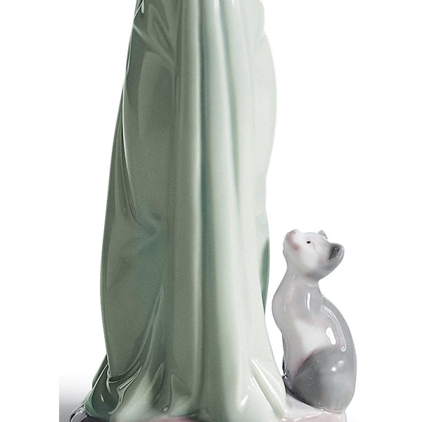 Load image into Gallery viewer, Lladro Don't Forget Me Girl Figurine