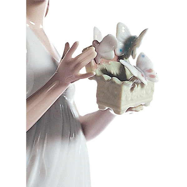 Load image into Gallery viewer, Lladro Butterfly Treasures Woman Figurine