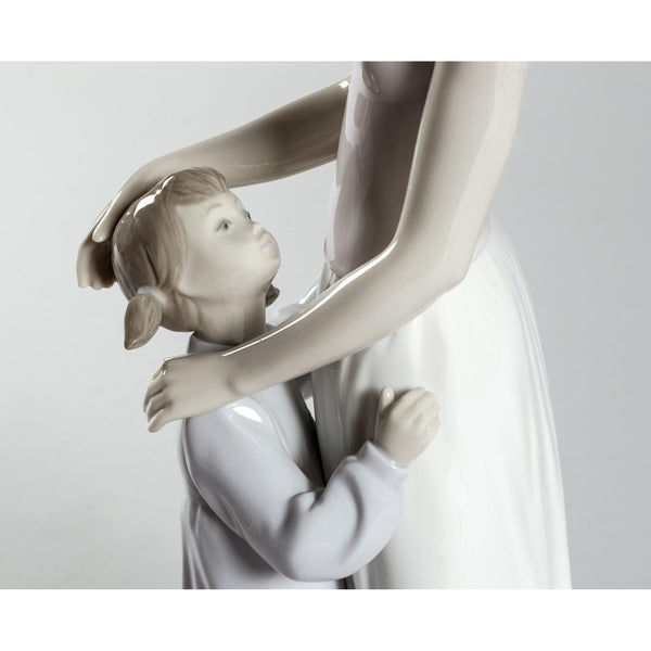 Load image into Gallery viewer, Lladro Someone to Look up to Mother Figurine