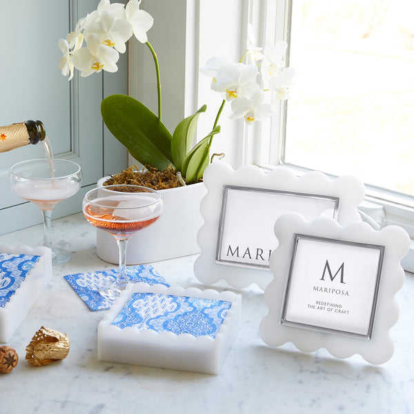 Load image into Gallery viewer, Mariposa White Acrylic Mod Scallop 4x6 Frame