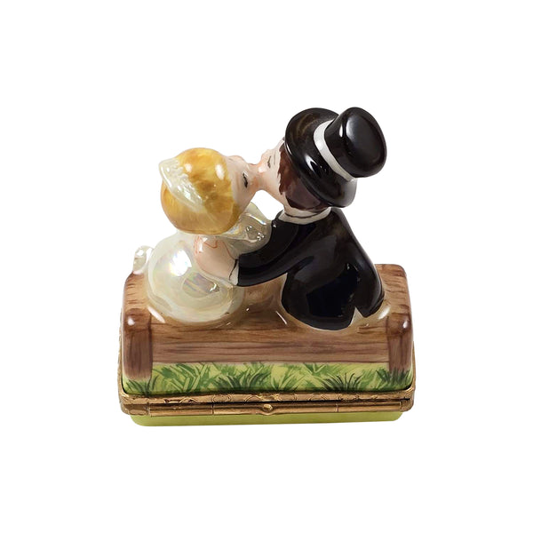 Load image into Gallery viewer, Rochard "Kissing Couple on Bench" Limoges Box