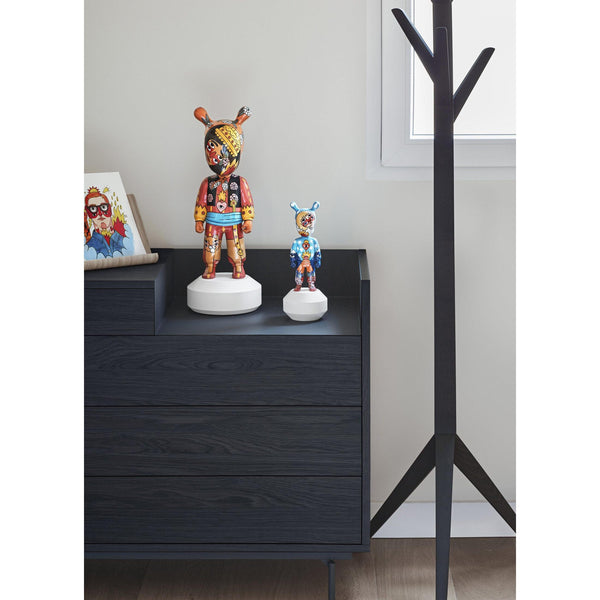 Load image into Gallery viewer, Lladro The Guest by Ricardo Cavolo Sculpture - Small Model - Numbered Edition