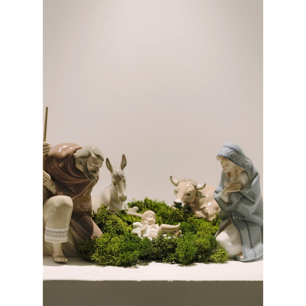 Load image into Gallery viewer, Lladro Silent Night Nativity Set
