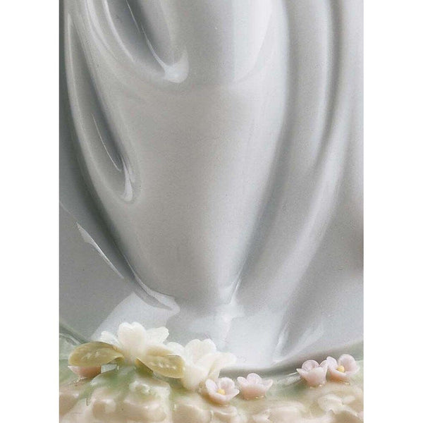 Load image into Gallery viewer, Lladro Friend of The Butterflies Girl Figurine