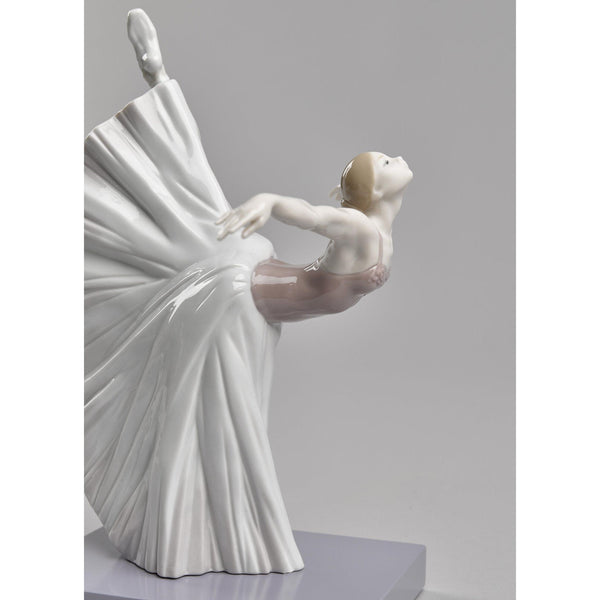 Load image into Gallery viewer, Lladro Giselle Arabesque Ballet Figurine