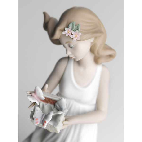 Load image into Gallery viewer, Lladro Butterfly Treasures Woman Figurine