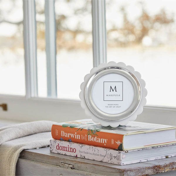 Load image into Gallery viewer, Mariposa White Acrylic Scallop Round Frame