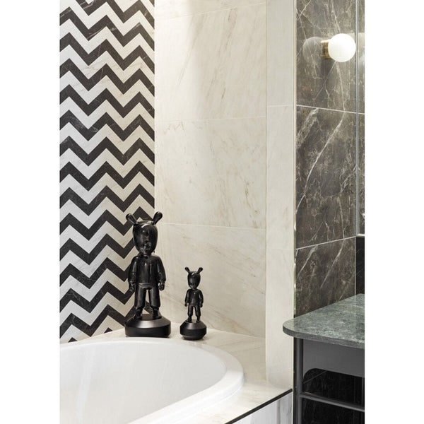 Load image into Gallery viewer, Lladro The Black Guest Figurine - Small