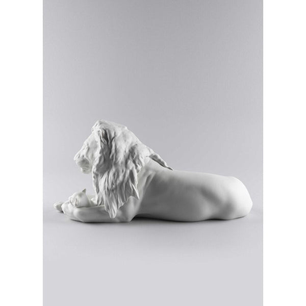 Load image into Gallery viewer, Lladro Lion with Cub Figurine