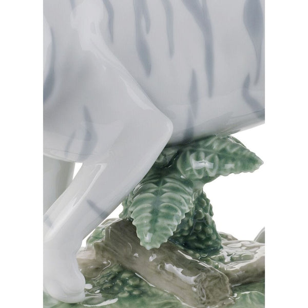 Load image into Gallery viewer, Lladro The Tiger Figurine