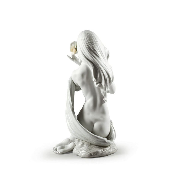 Load image into Gallery viewer, Lladro Subtle moonlight Woman Figurine - White - Limited Edition