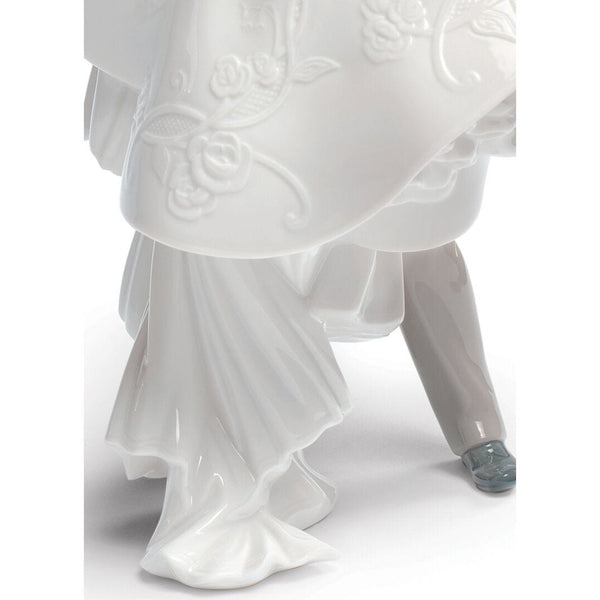 Load image into Gallery viewer, Lladro The Happiest Day Couple Figurine Type 357