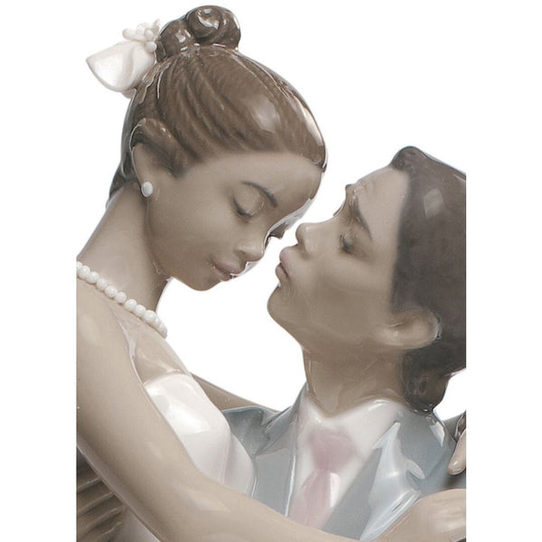Load image into Gallery viewer, Lladro The Happiest Day Couple Figurine Type 357