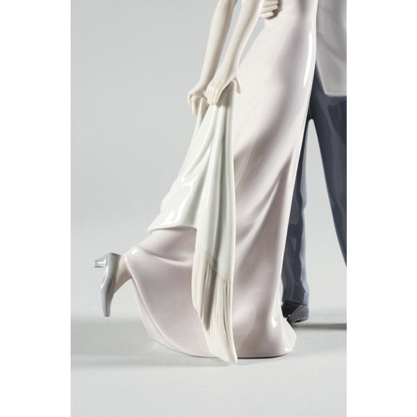 Load image into Gallery viewer, Lladro Happy Anniversary Couple Figurine