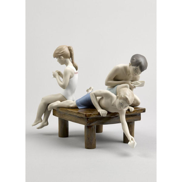 Load image into Gallery viewer, Lladro Paper Boats Children Figurine