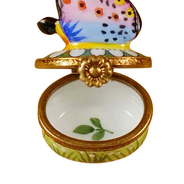 Load image into Gallery viewer, Rochard "Mini Butterfly on Daisy" Limoges Box