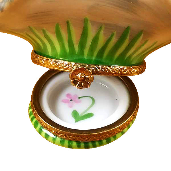 Load image into Gallery viewer, Rochard "Two Cats in Basket" Limoges Box