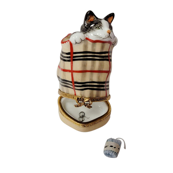 Load image into Gallery viewer, Rochard "Cat In Berberry Bag with a Ball Of Yarn" Limoges Box