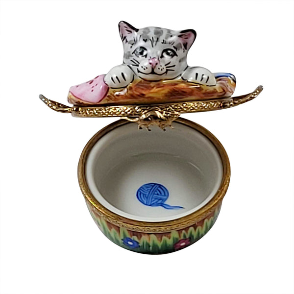Load image into Gallery viewer, Rochard "Kitten in Basket" Limoges Box