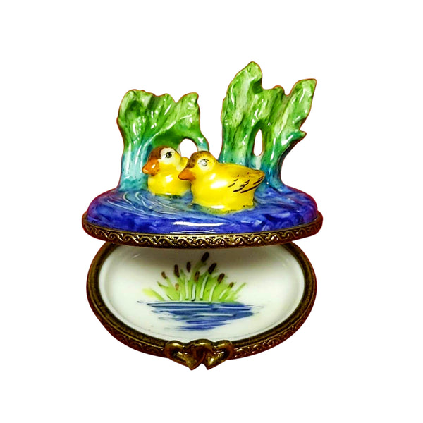 Load image into Gallery viewer, Yellow Ducks on Water Limoges Box