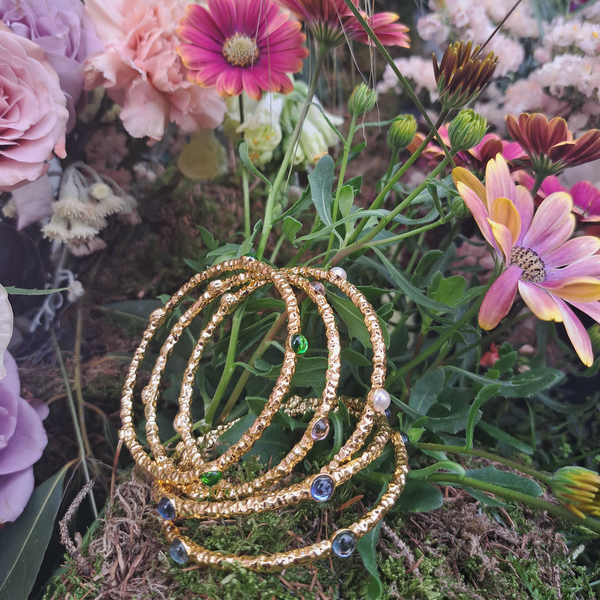 Load image into Gallery viewer, Halcyon Days - Cabochon - Rose Quartz Jewel - Gold - Torque Bangle