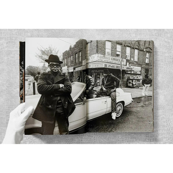 Load image into Gallery viewer, Ice Cold. A Hip-Hop Jewelry History - Taschen Books