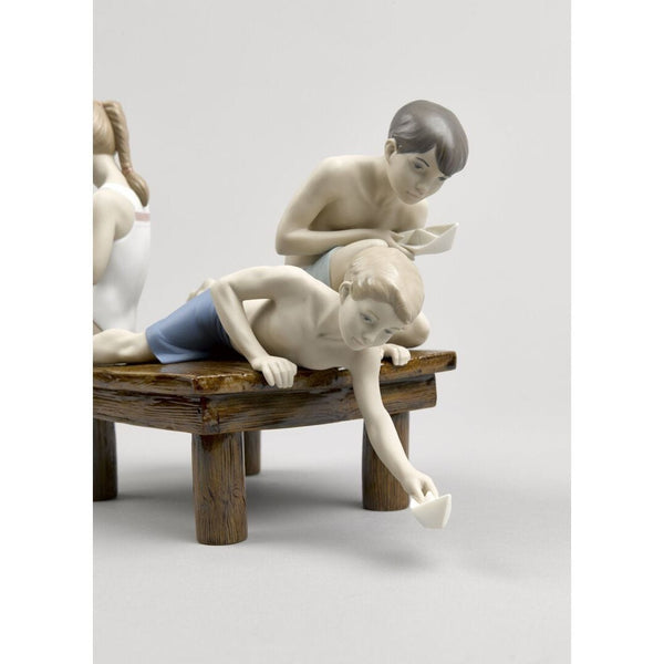 Load image into Gallery viewer, Lladro Paper Boats Children Figurine