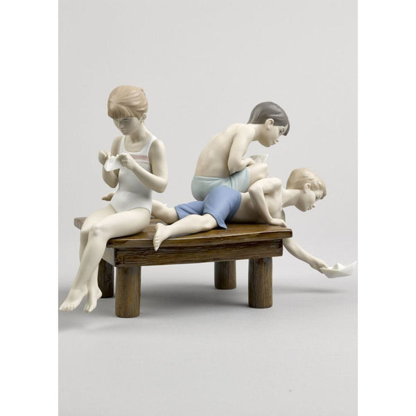 Load image into Gallery viewer, Lladro Paper Boats Children Figurine