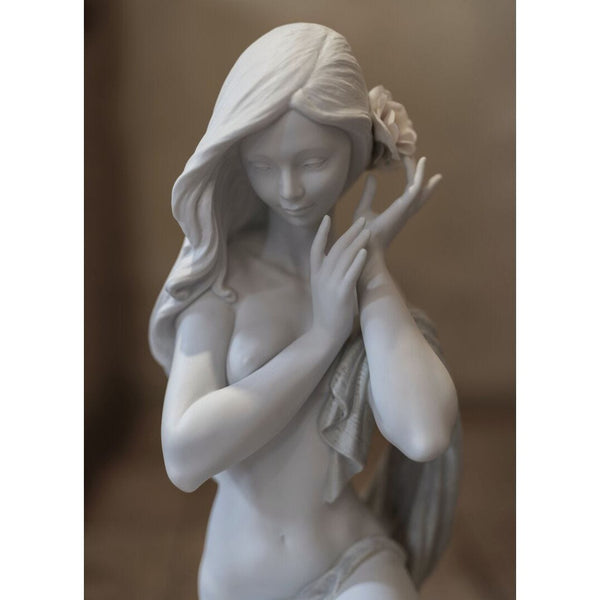 Load image into Gallery viewer, Lladro Subtle moonlight Woman Figurine - White - Limited Edition