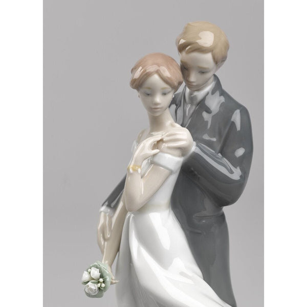 Load image into Gallery viewer, Lladro Everlasting Love Couple Figurine