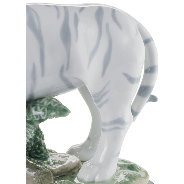 Load image into Gallery viewer, Lladro The Tiger Figurine
