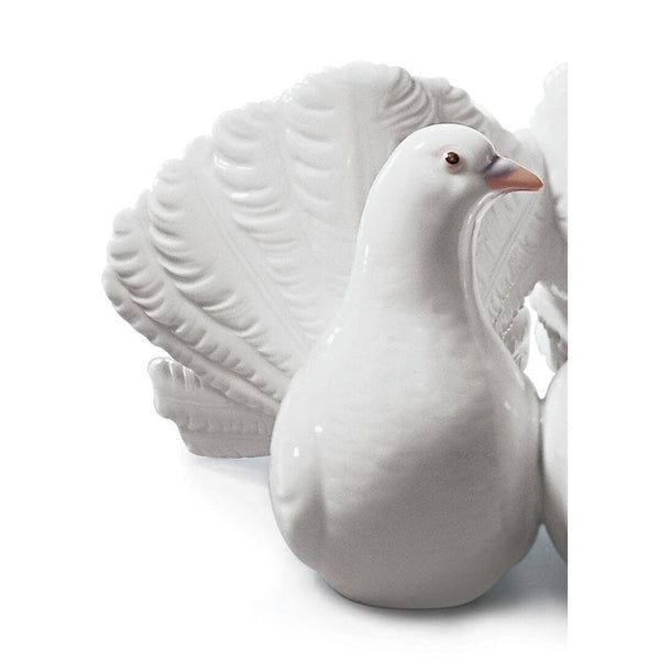 Load image into Gallery viewer, Lladro Couple of Doves Figurine