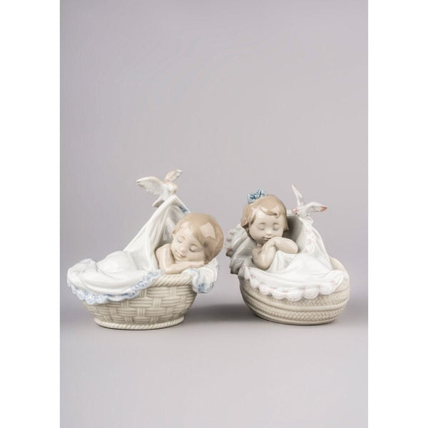 Load image into Gallery viewer, Lladro Comforting Dreams Girl Figurine
