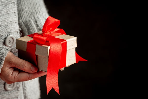 Gift Ideas For Boyfriend's Mom: 11 Thoughtful Presents She'll Love