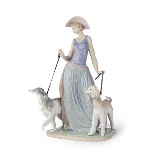 Lladro Elegant Promenade Woman Figurine