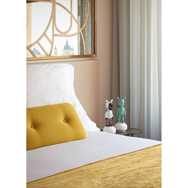 Load image into Gallery viewer, Lladro The Green Guest Figurine - Small Model.
