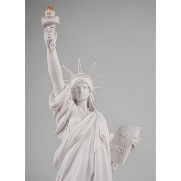 Load image into Gallery viewer, Lladro Statue of Liberty - 250th Anniversary Edition Sculpture - Limited Edition

