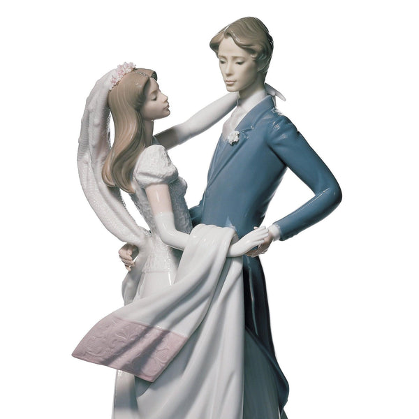 Load image into Gallery viewer, Lladro I Love You Truly Couple Figurine
