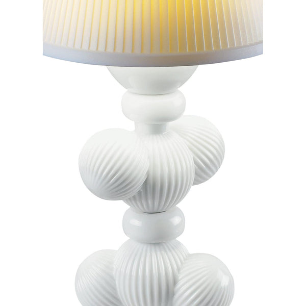 Load image into Gallery viewer, Lladro Cactus Firefly Table Lamp - White
