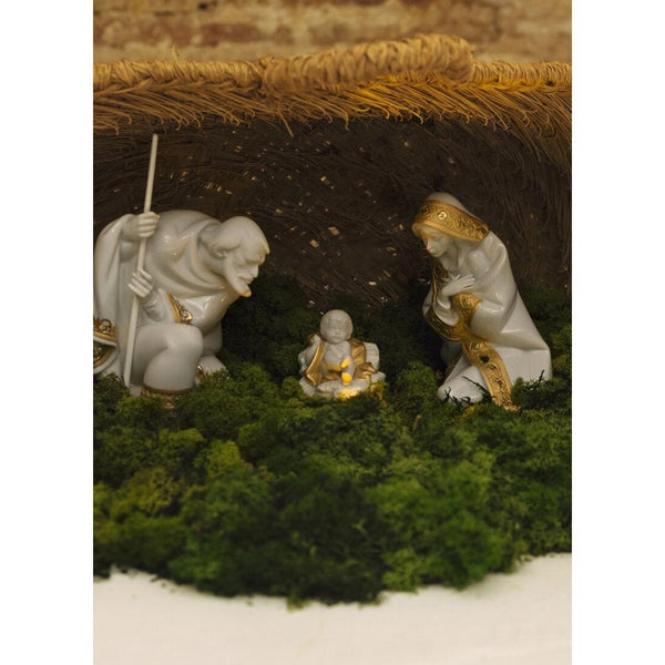 Load image into Gallery viewer, Lladro Mary Nativity Figurine - Golden Lustre
