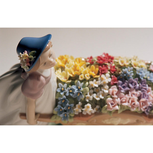 Load image into Gallery viewer, Lladro Love's Tender Tokens Girl Figurine
