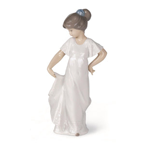 Lladro NAO How Pretty! - Figurine